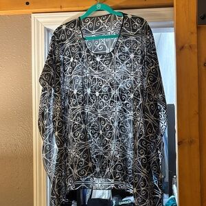 Chic Monochrome Swirl Top